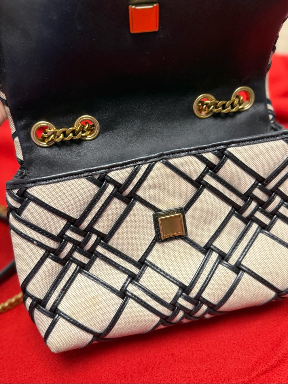 Tory Burch Cream Shoulder Bag with Black Woven Trim and Gold Hardware - Picture 5 of 13
